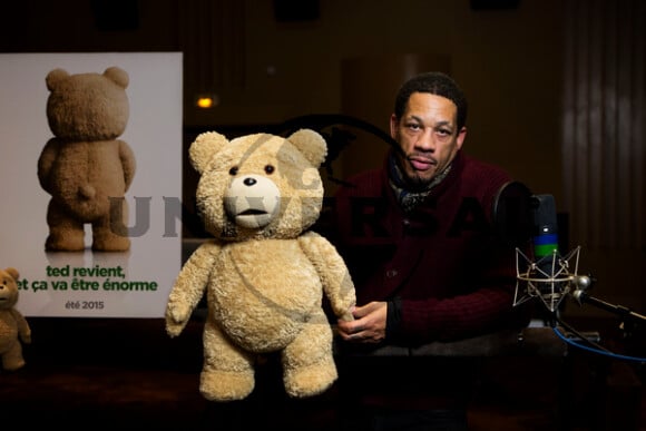 JoeyStarr et l'ours Ted dont il fait la voix pour les deux opus (Ted 2 prévu le 12 août 2015 en salles)