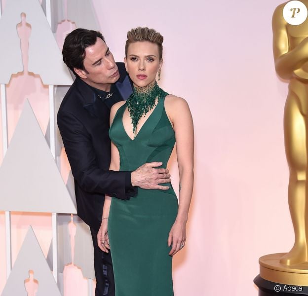 John Travolta et Scarlett Johansson - 87e cérémonie des Oscars à Hollywood, le 22 février 2015.