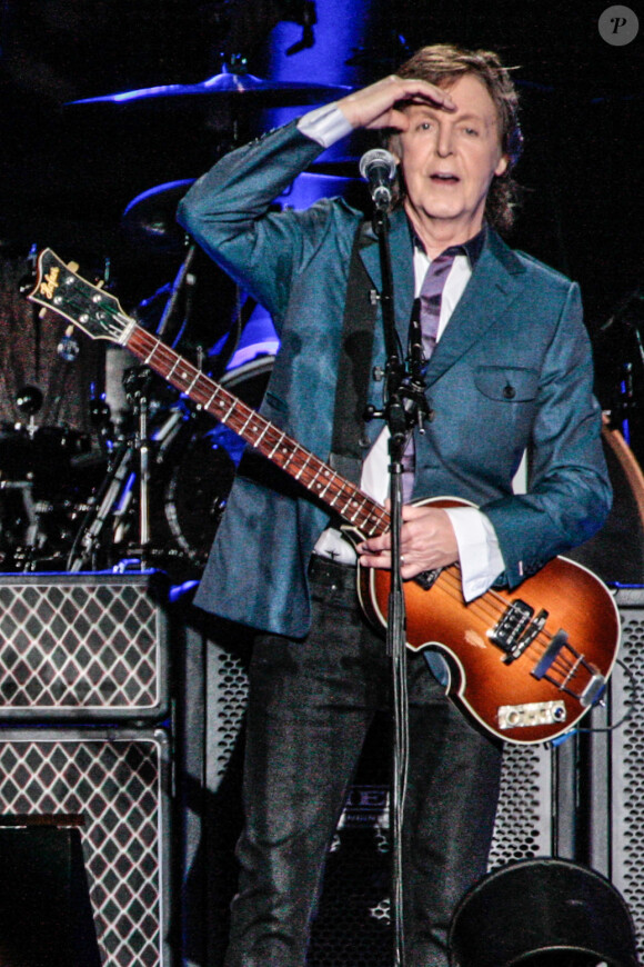 Paul McCartney lors d'un concert au Allianz Parque lors de sa tournée Out There à Sao Paulo, au Brésil le 25 novembre 2014 