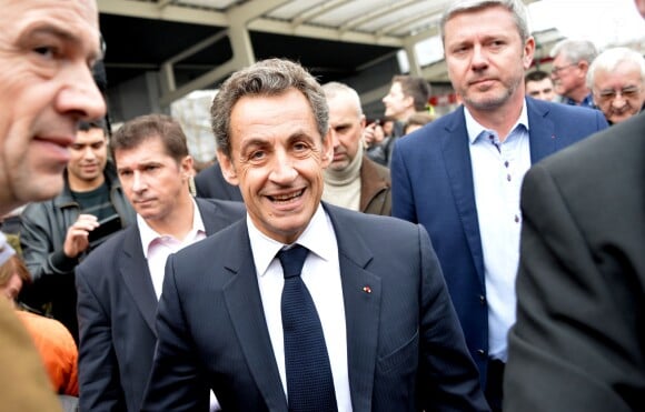 Nicolas Sarkozy visite le salon international de l'agriculture à la Porte de Versailles à Paris, le 25 février 2015.