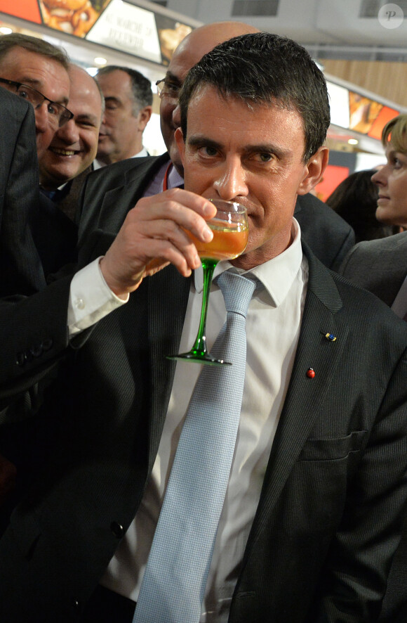 Le premier ministre Manuel Valls en visite au salon International de l'agriculture 2015 à Paris, le 23 février 2015.