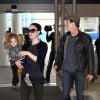 Stephen Moyer et Anna Paquin avec leurs jumeaux à l'aéroport de Los Angeles, le 18 décembre 2014.