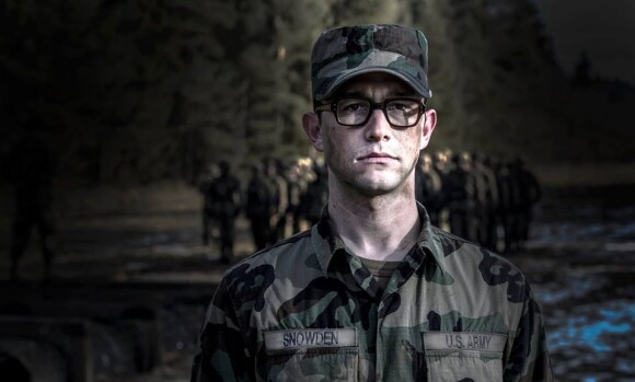 Joseph Gordon-Levitt en Snowden pour le biopic d'Oliver Stone. (Photo postée le 3 mars 2015)