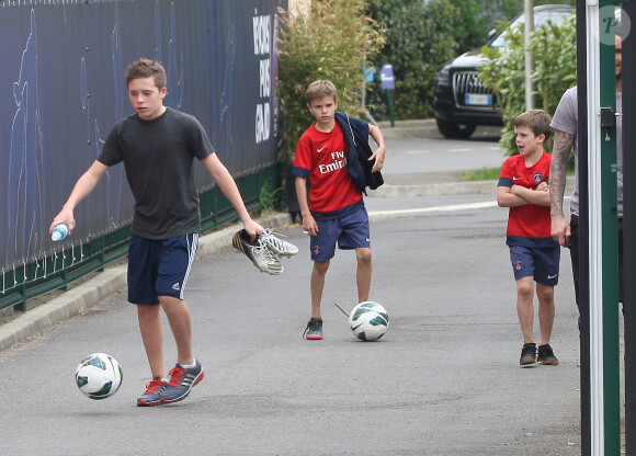 Exclusif - David Beckham quitte le camp des loges avec ses trois fils Brooklyn, Cruz et Romeo apres une seance d'entrainement a Saint-Germain en Laye, France le 4 mai 2013.