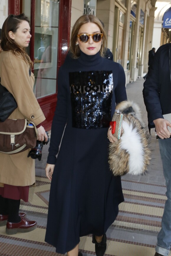 Olivia Palermo arrive à l'hôtel Westin pour assister au défilé Roland Mouret automne-hiver 2015-2016. Paris, le 5 mars 2015.
