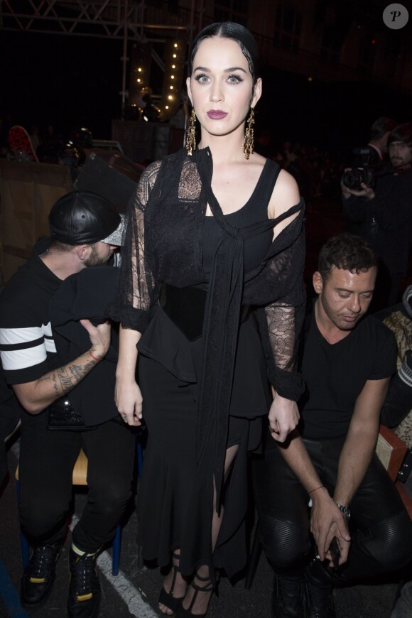 Katy Perry - People au défilé de mode Givenchy prêt-à-porter Automne-Hiver 2015-2016 à Paris le 8 mars 2015.