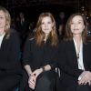 Delphine Arnault, Jessica Chastain et Isabelle Huppert - People au défilé de mode Givenchy prêt-à-porter Automne-Hiver 2015-2016 à Paris le 8 mars 2015.