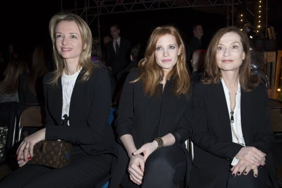 Delphine Arnault, Jessica Chastain et Isabelle Huppert - People au défilé de mode Givenchy prêt-à-porter Automne-Hiver 2015-2016 à Paris le 8 mars 2015.