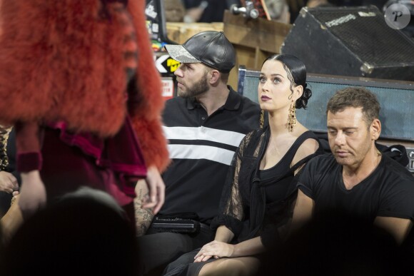 Johnny Wujek et Katy Perry - People au défilé de mode Givenchy prêt-à-porter Automne-Hiver 2015-2016 à Paris le 8 mars 2015.