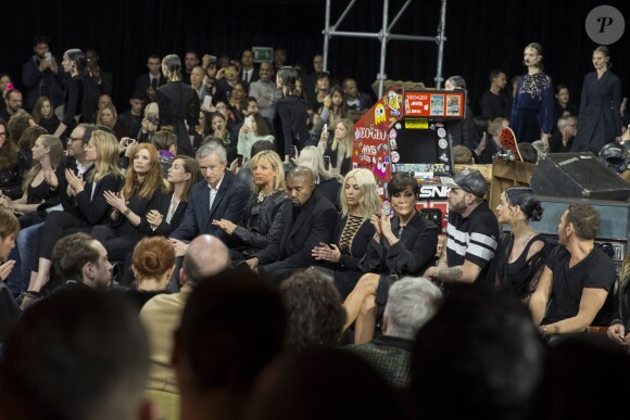Amanda Seyfried, Xavier Niel, Delphine Arnault, Jessica Chastain, Isabelle Huppert, Bernard et Hélene Arnault, Kanye West, Kim Kardashian, Kris Jenner, Johnny Wujek et Katy Perry - People au défilé de mode Givenchy prêt-à-porter Automne-Hiver 2015-2016 à Paris le 8 mars 2015.