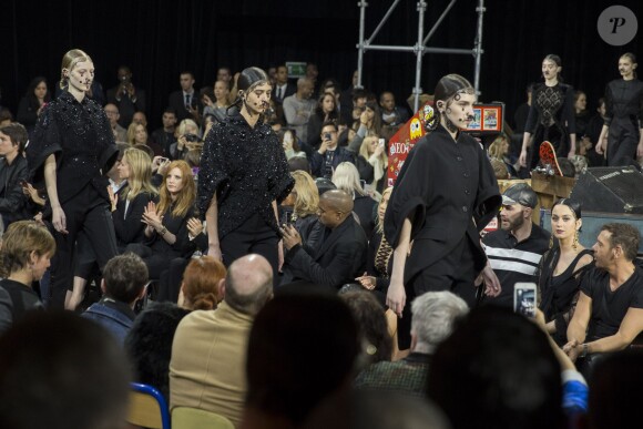 - People au défilé de mode Givenchy prêt-à-porter Automne-Hiver 2015-2016 à Paris le 8 mars 2015.