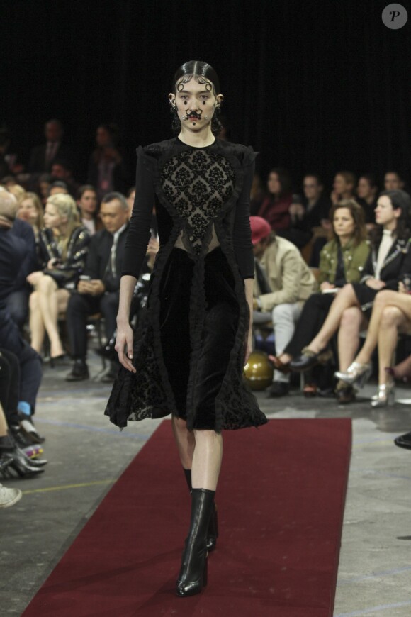 Défilé de mode Givenchy collection Automne-Hiver 2015-2016 lors de la fashion week à Paris, le 8 mars 2015.