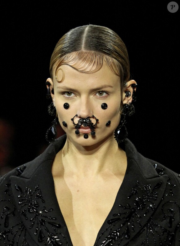 Défilé de mode Givenchy collection Automne-Hiver 2015-2016 lors de la fashion week à Paris, le 8 mars 2015.