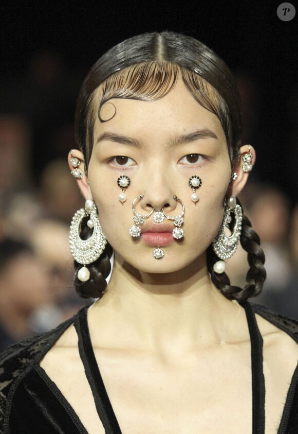 Défilé de mode Givenchy collection Automne-Hiver 2015-2016 lors de la fashion week à Paris, le 8 mars 2015.