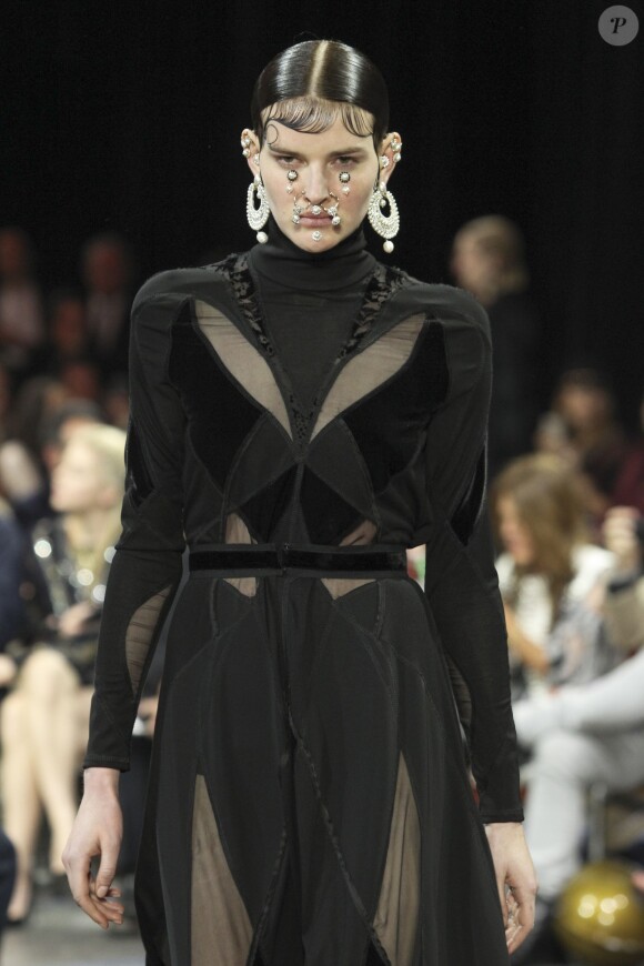 Défilé de mode Givenchy collection Automne-Hiver 2015-2016 lors de la fashion week à Paris, le 8 mars 2015.