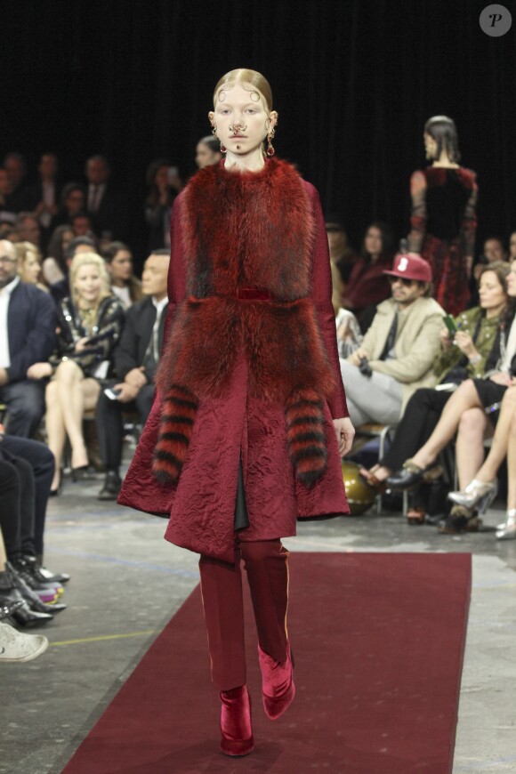Défilé de mode Givenchy collection Automne-Hiver 2015-2016 lors de la fashion week à Paris, le 8 mars 2015.