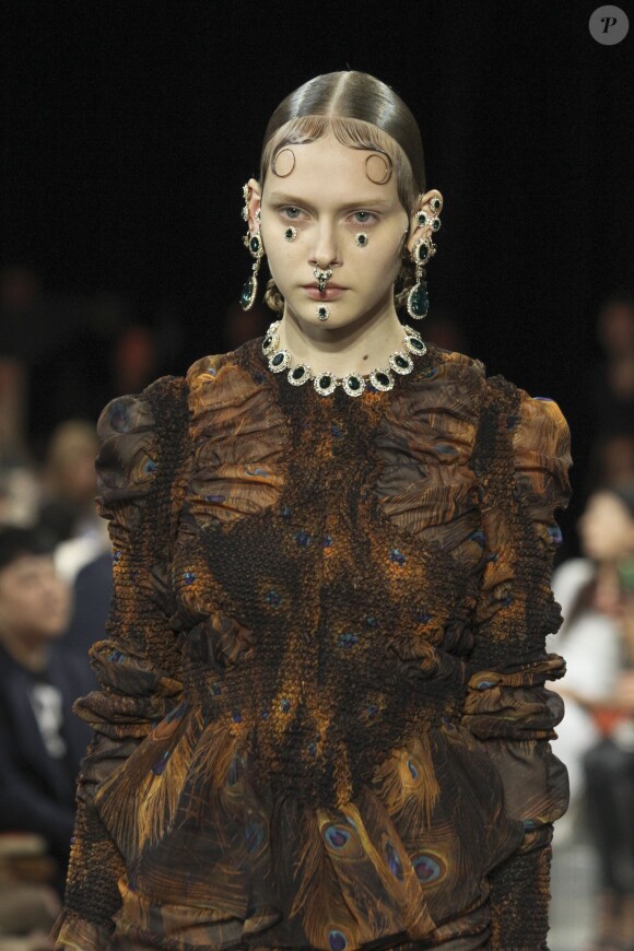 Défilé de mode Givenchy collection Automne-Hiver 2015-2016 lors de la fashion week à Paris, le 8 mars 2015.