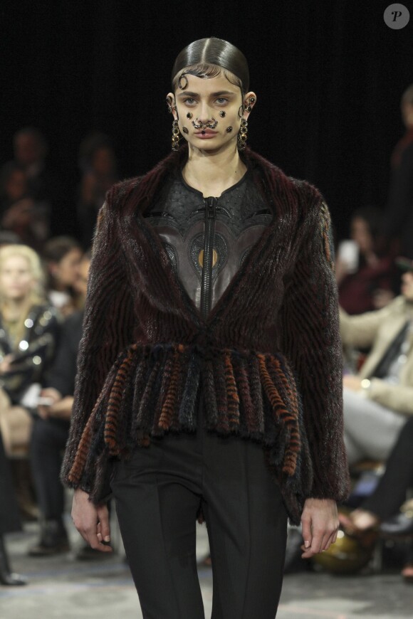 Défilé de mode Givenchy collection Automne-Hiver 2015-2016 lors de la fashion week à Paris, le 8 mars 2015.