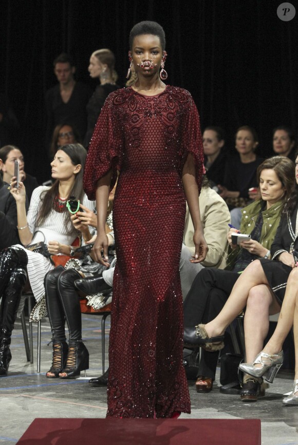 Défilé de mode Givenchy collection Automne-Hiver 2015-2016 lors de la fashion week à Paris, le 8 mars 2015.