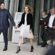 Antoine Arnault et sa compagne Natalia Vodianova quittent la Fondation Louis Vuitton à l'issue du défilé Louis Vuitton automne-hiver 2015-2016. Paris, le 11 mars 2015.