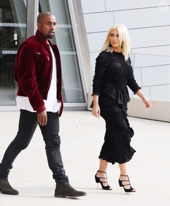 Kim Kardashian et Kanye West à la Fondation Louis Vuitton lors du défilé Louis Vuitton automne-hiver 2015-2016. Paris, le 11 mars 2015.