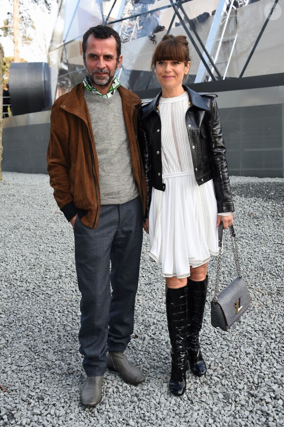 Marina Foïs et son compagnon Eric Lartigau arrivent à la Fondation Louis Vuitton pour assister au défilé Louis Vuitton automne-hiver 2015-2016. Paris, le 11 mars 2015.