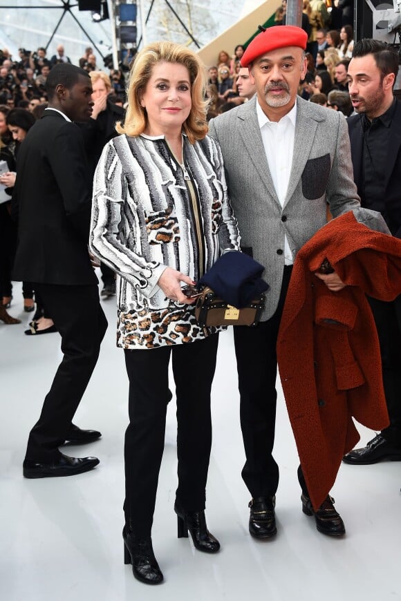 Catherine Deneuve et Christian Louboutin assistent au défilé Louis Vuitton automne-hiver 2015-2016 à la Fondation Louis Vuitton. Paris, le 11 mars 2015.