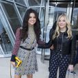 Selena Gomez et Chloë Moretz arrivent à la Fondation Louis Vuitton pour assister au défilé Louis Vuitton prêt-à-porter collection automne-hiver 2015-2016. Paris, le 11 mars 2015.