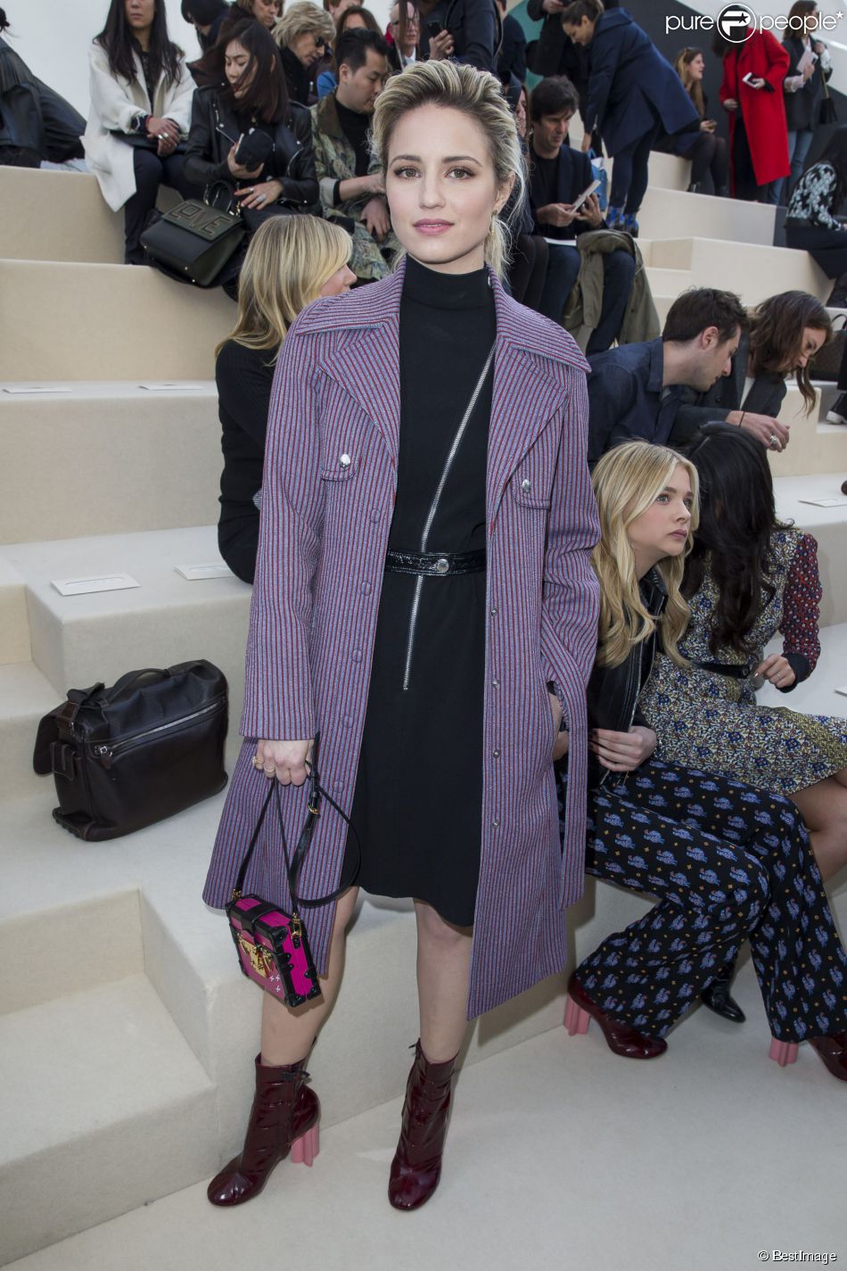 Dianna Agron assiste au défilé Louis Vuitton automne-hiver 2015-2016 à la Fondation Louis Vuitton. Paris, le 11 mars 2015.