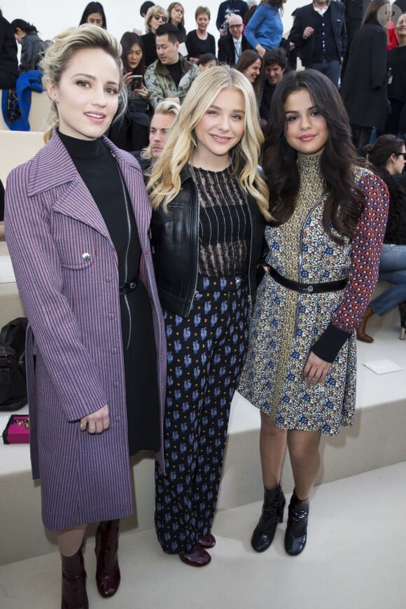 Dianna Agron, Chloë Moretz et Selena Gomez assistent au défilé Louis Vuitton automne-hiver 2015-2016 à la Fondation Louis Vuitton. Paris, le 11 mars 2015.