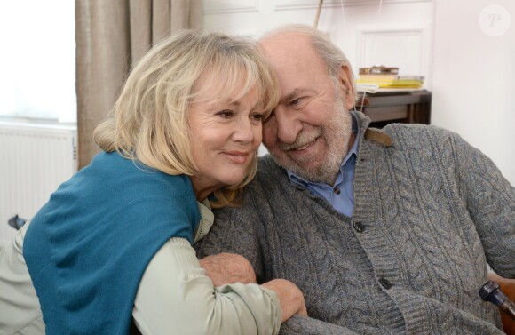 Exclusif - Jean-Pierre Marielle et Mylene Demongeot sur le tournage du téléfilm Des roses en hiver, diffusé sur France 2, le 16 décembre 2013.