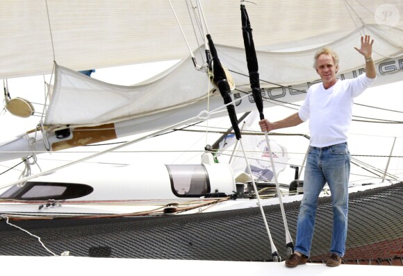 Philippe Monnet sur son bateau à Bordeaux, le 3 juillet 2011.