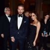 Victoria Beckham et son mari David Beckham main dans la main lors du gala "Alexander McQueen : Savage Beauty" au Victoria and Albert Museum à Londres, le 12 mars 2015. 12 March 2015.