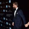 Victoria Beckham et son mari David Beckham main dans la main lors du gala "Alexander McQueen : Savage Beauty" au Victoria and Albert Museum à Londres, le 12 mars 2015. 