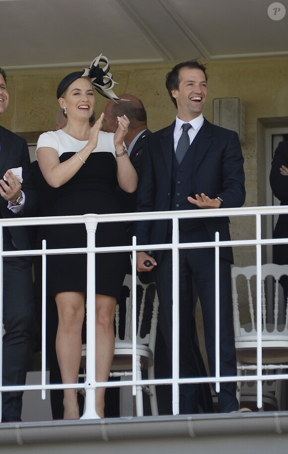 Kate Winslet et son mari Ned Rocknroll assistent au "Prix de Diane Longines" à l'hippodrome de Chantilly le 15 juin 2014.