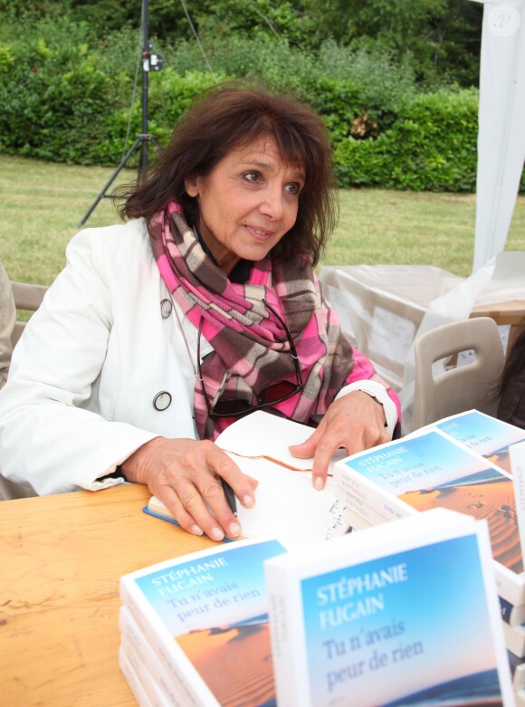 Stephanie Fugain en dedicace lors de la 'Foret des livres' à Chanceaux-Pres-Loches, pres de Tours en France le 25 août 2013.