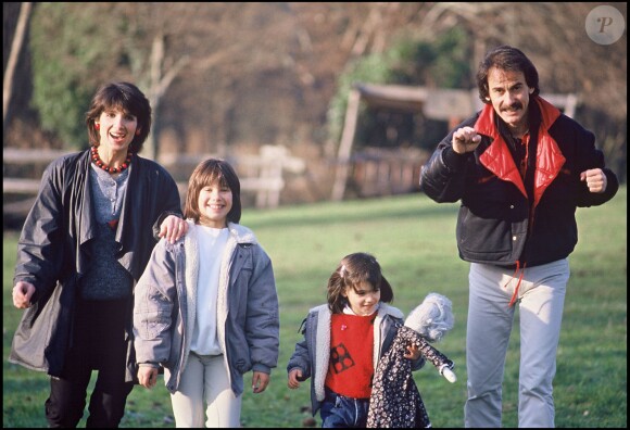 Archives - Michel Fugain avec Stéphanie, Marie et Laurette, en 1983