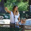 Jessica Alba, son mari Cash Warren et leurs filles Honor et Haven sont allés s'amuser dans un parc à Los Angeles. Le 8 février 2015