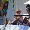 Justin Bieber fête ses 21 ans, entouré de jolies filles, au bord de la piscine de l'hôtel Fontainebleau à Miami, le 6 mars 2015