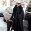 Kim Kardashian et sa fille North West quittent Paris, le 12 mars 2015.