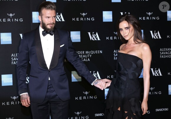David Beckham et Victoria Beckham lors de la soirée "Alexander McQueen : Savage Beauty" à Londres le 12 mars 2015