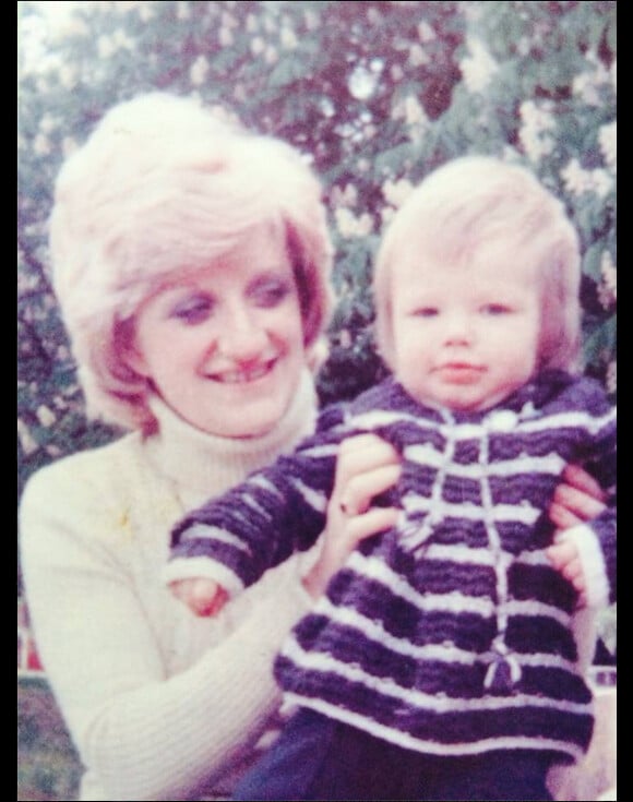 David Beckham et sa maman, photo publiée sur son compte Facebook le jour de la fête des mères, le 15 mars 2015