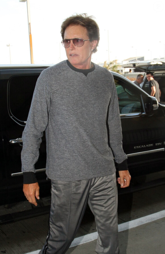 Exclusif - Bruce Jenner à l'aéroport de Los Angeles, le 28 septembre 2012.