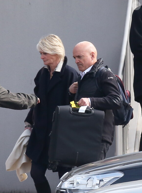 Louis Bodin et sa femme Claire le 14 mars 2015 à l'aéroport Roissy-Charles-de-Gaulle, après le retour d'Argentine de l'équipe de Dropped