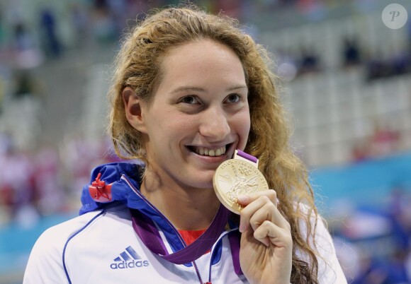 Camille Muffat après sa médaille d'or obtenue aux JO de Londres, le 29 juillet 2012