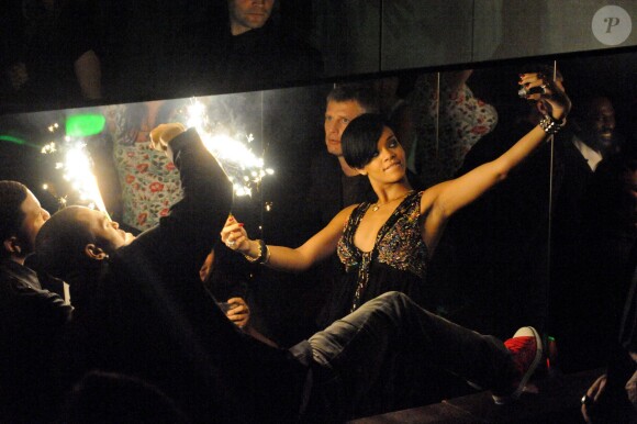 Chris Brown et Rihanna dans un club. Le 2 mars 2008 