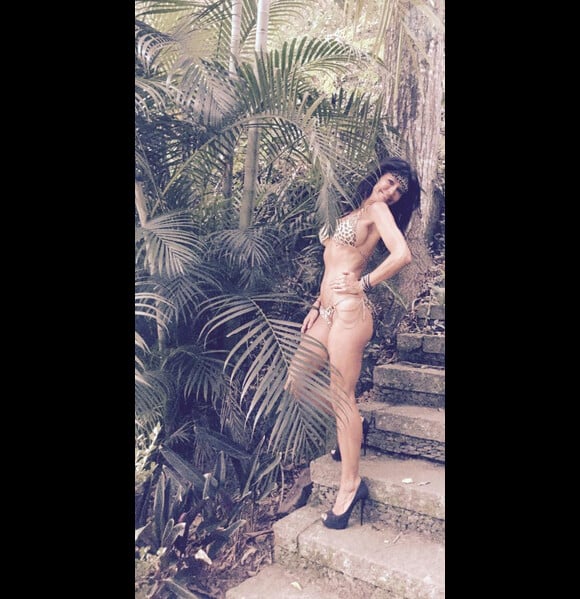 Nathalie : La Cougar s'expose en bikini dans Les Anges 7