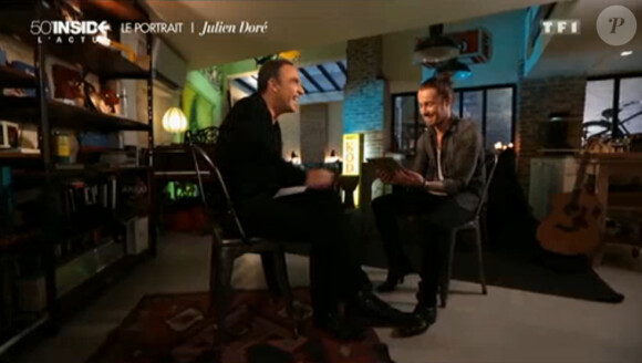 Julien Doré et Nikos Aliagas dans 50 Minutes Inside : L'actu, sur TF1 le samedi 21 mars 2015.