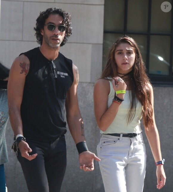 Lourdes Leon et son père Carlos Leon dans les rues de New York, le 28 septembre 2014.