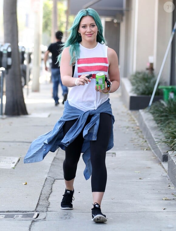 Hilary Duff, les cheveux bleus, se rend à son cours de gym à West Hollywood, le 20 mars 2015.  